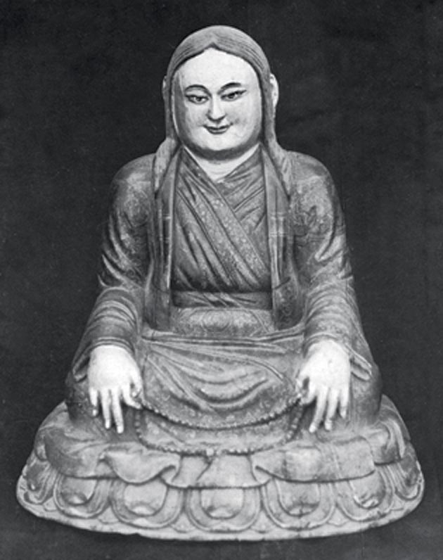 Statue, sculptée par le Xe Karmapa, Cheuying Dorjé, représentant Marpa Lotsāwa. Photo de Nik Douglas.