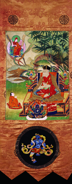 En apprenant la mort de Gampopa, Dusoum Khyènpa eut une vision de son maître, représenté en haut à gauche. Collection du Rubin Museum of Art C2006.66.6 (HAR 107).