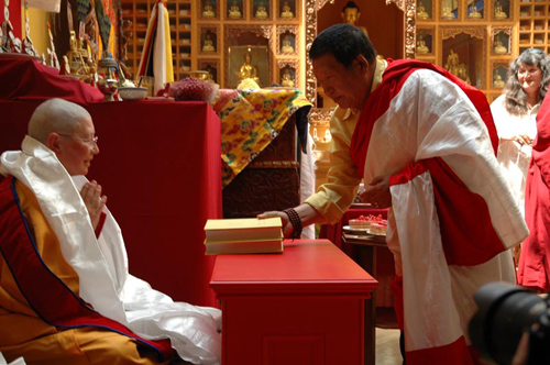 Offrandes au nouveau Lama